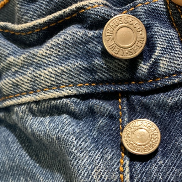 Levis 501 Jean Shorts - Picture 3 of 6
